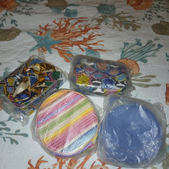 4 Multi Colored Small Purses Set - Picture 1 of 1
